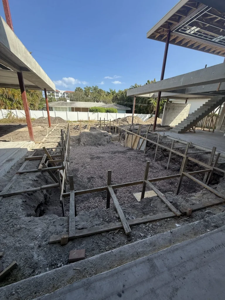Custom pool builder in South Florida
