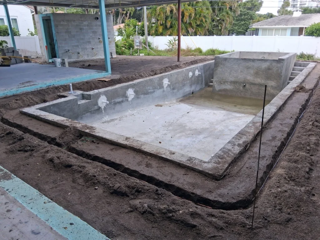 Custom pool builder in South Florida
