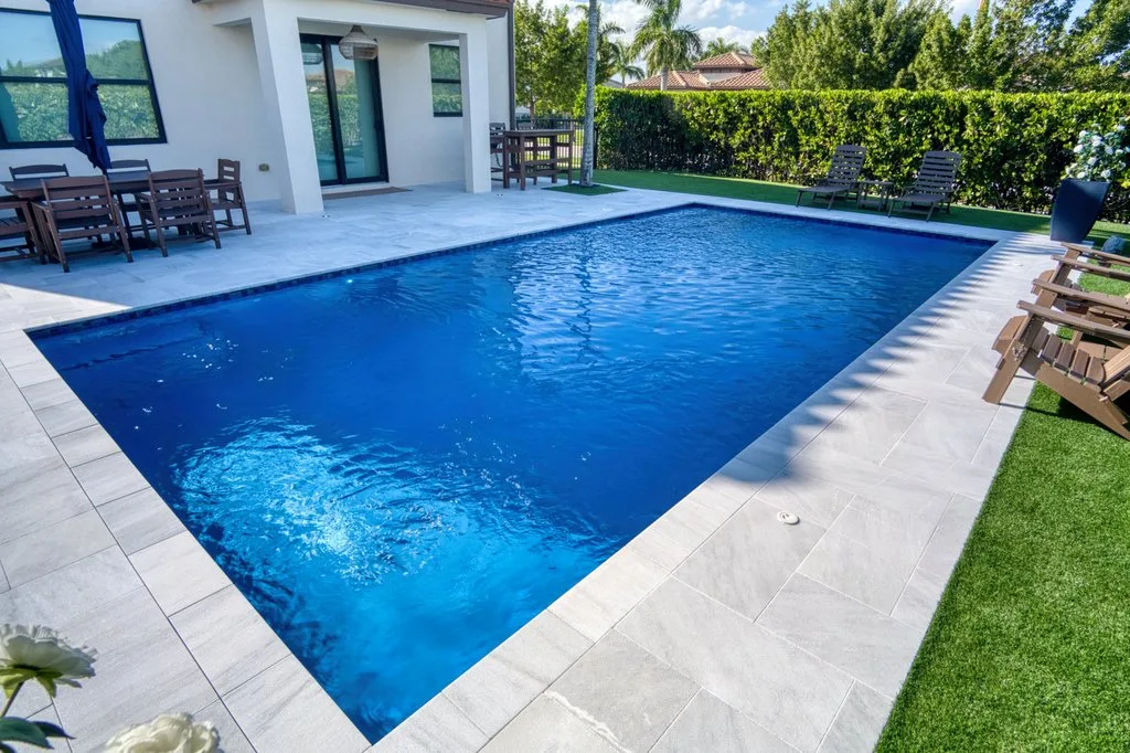 Finished pool corner with marble pavers