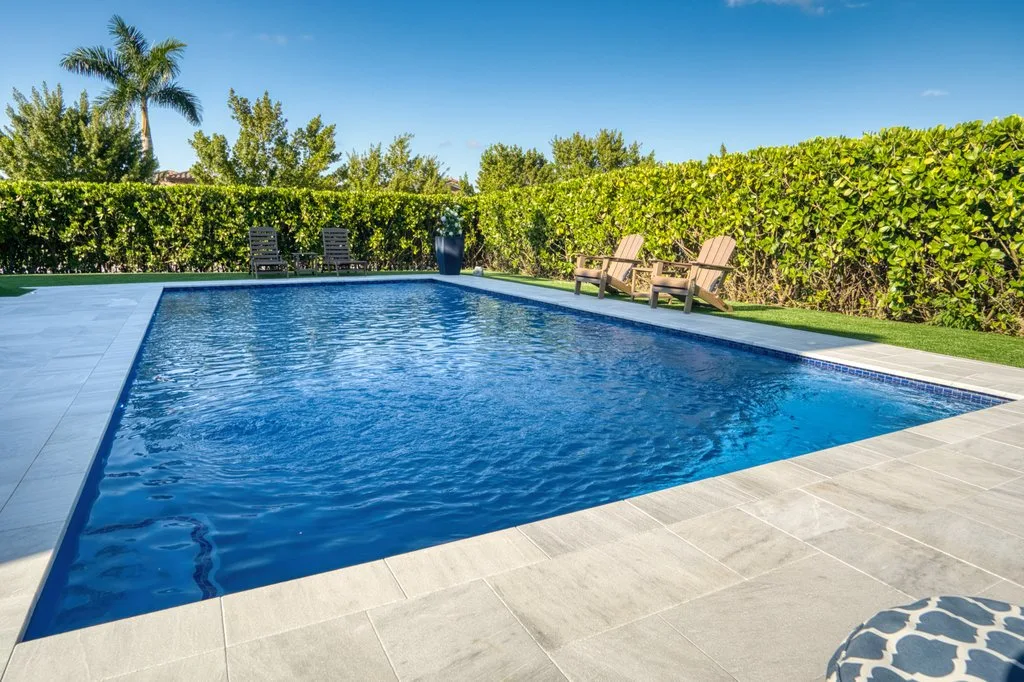Pool corner with cobalt glass tile and Azure plaster